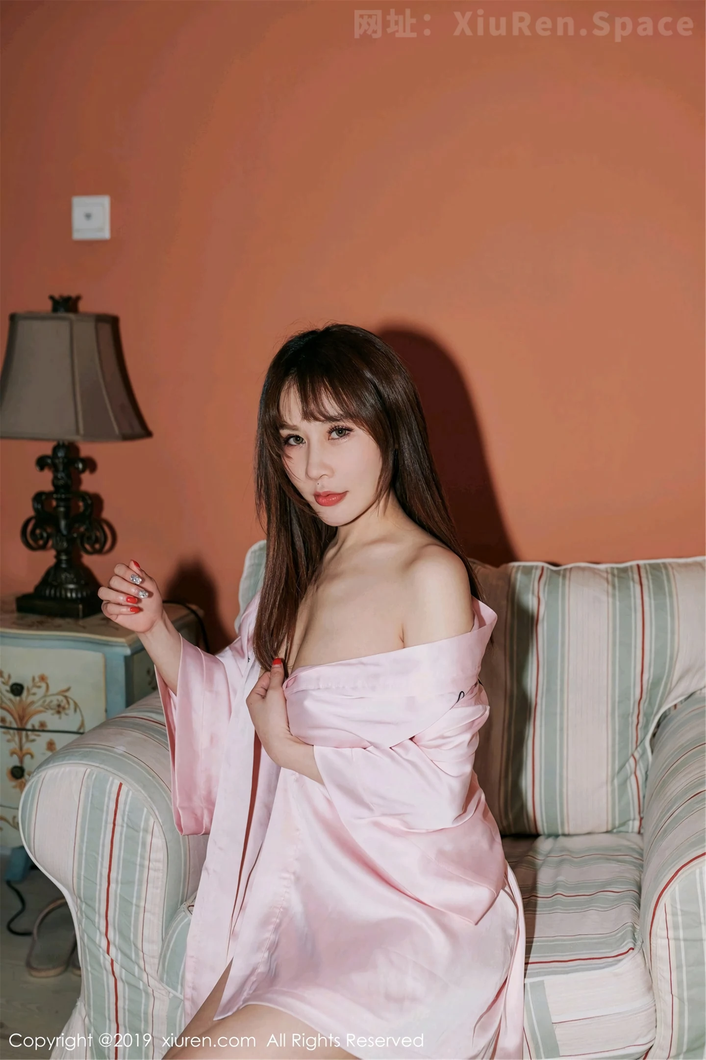 图片[2]-[XiuRen秀人网]VOL.1422 嫩模苏可er粉色韵味古风内衣+蕾丝制服女仆装惹火诱惑写真47P-秀人网官方网站